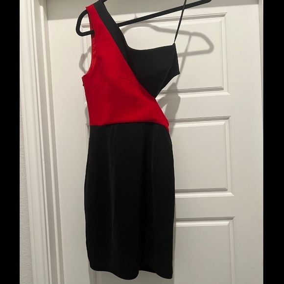 Black Halo- red and black cocktail dress.  Size 4 - Picture 3 of 5